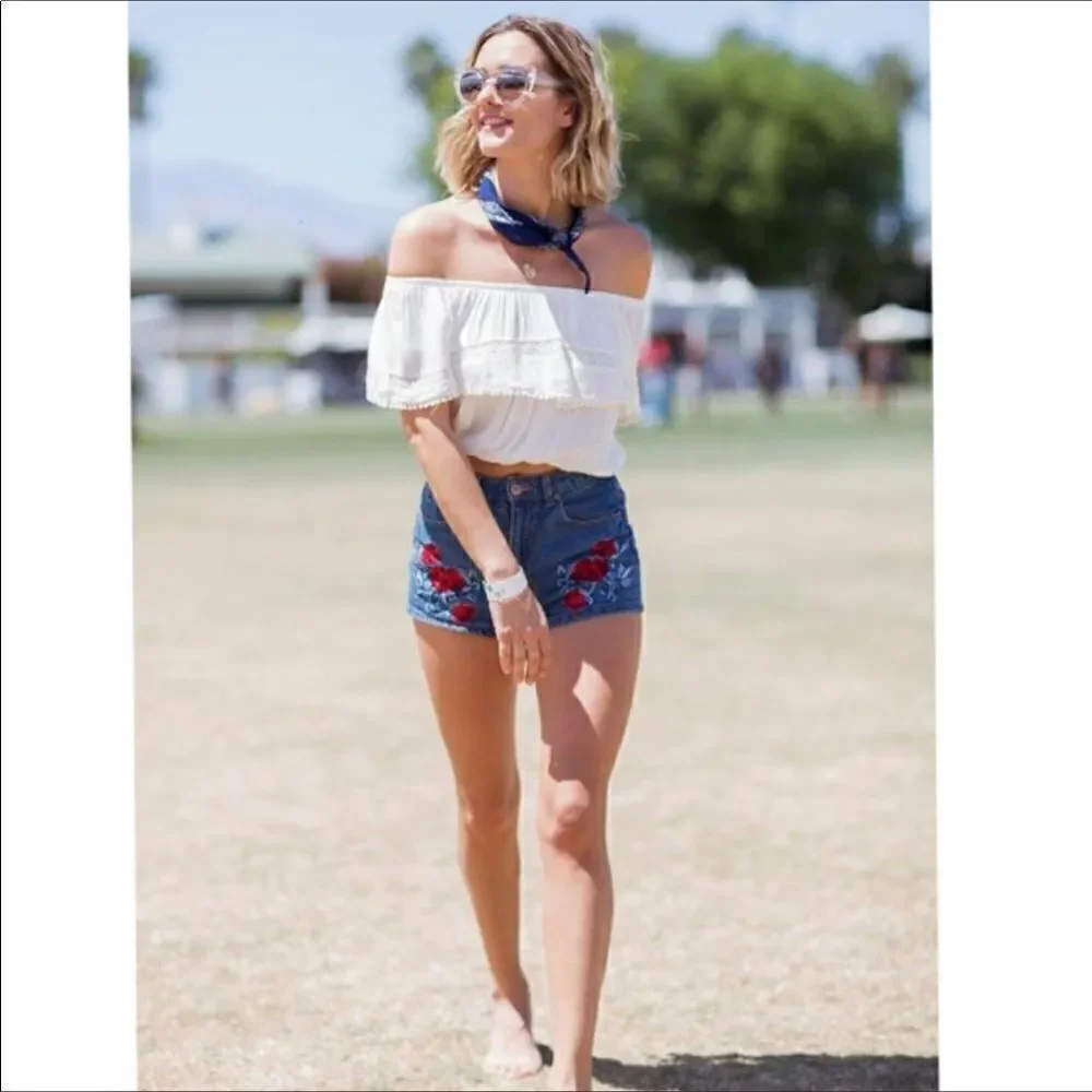 H&M Coachella denim jean shorts with red roses-8